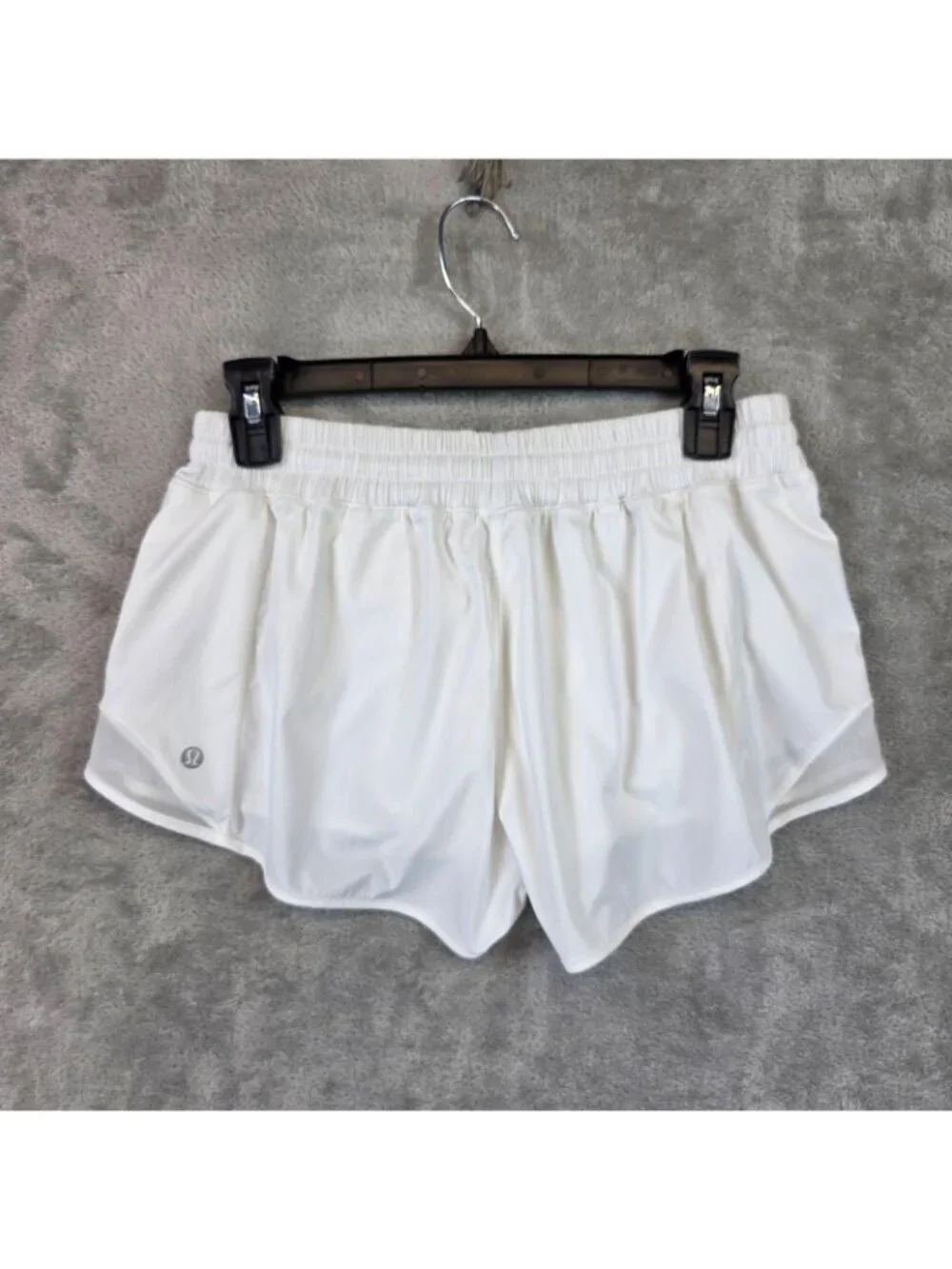 Lululemon Shorts Womens 8 White 2.5 In Running Athletic Lined Mesh Training Gym
